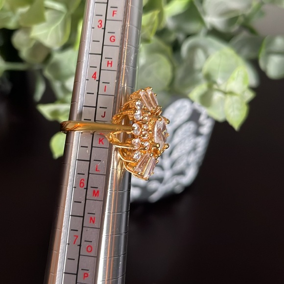 Vintage Avon Cocktail Ring - Picture 4 of 5